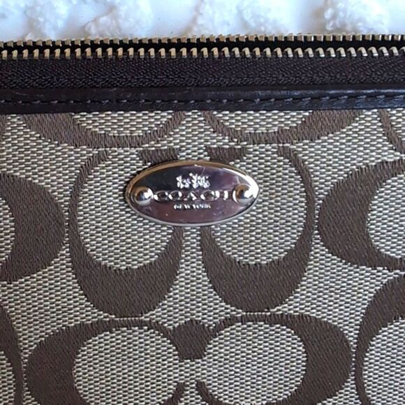 Coach 🤎 Brown Classic Signature Double Zip Around Wallet NWOT - Picture 6 of 14